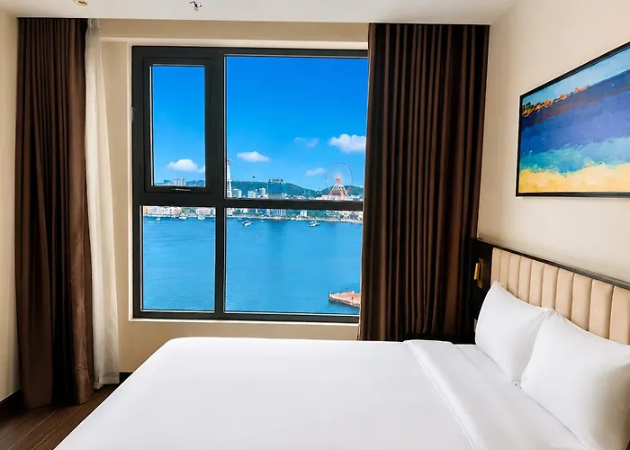 The Sapphire - Ocean View - Pool Apartment *