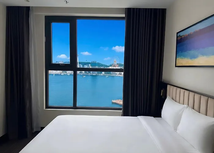 The Sapphire - Ocean View - Pool Apartment *