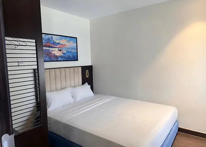 The Sapphire - Ocean View - Pool Apartment Ha Long
