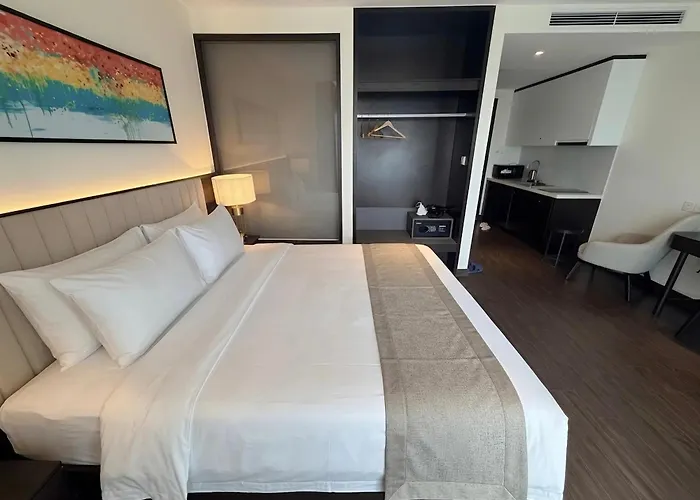 The Sapphire - Ocean View - Pool Apartment
