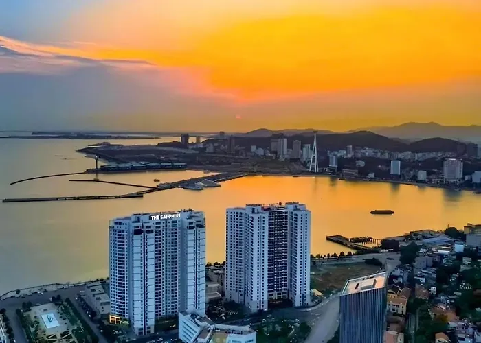 The Sapphire - Ocean View - Pool Apartment